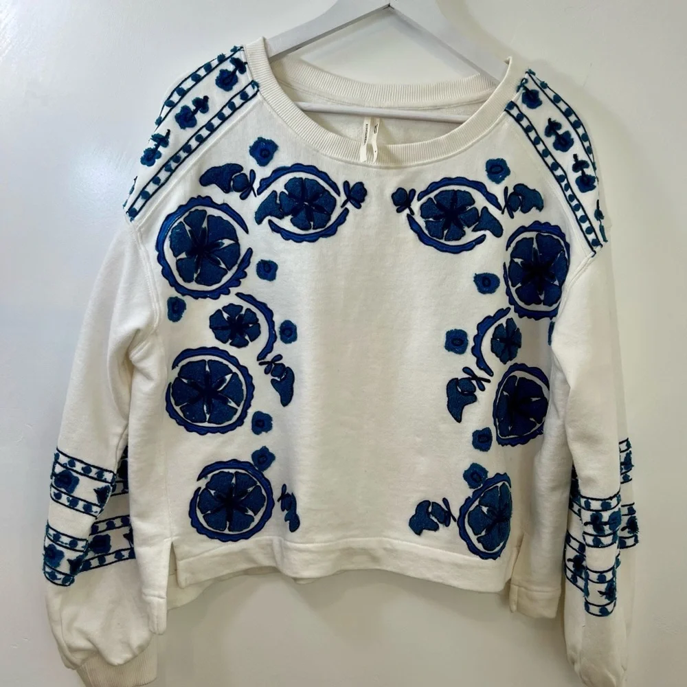 Anthropologie cream colored sweatshirt, size small with navy blue appliqué - Picture 11 of 14